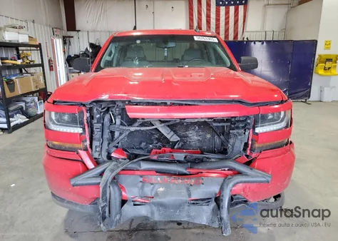 2018 Chevrolet Silverado K1500 Custom z USA, uszkodzony, nr VIN 1GCVKPEC4JZ320480